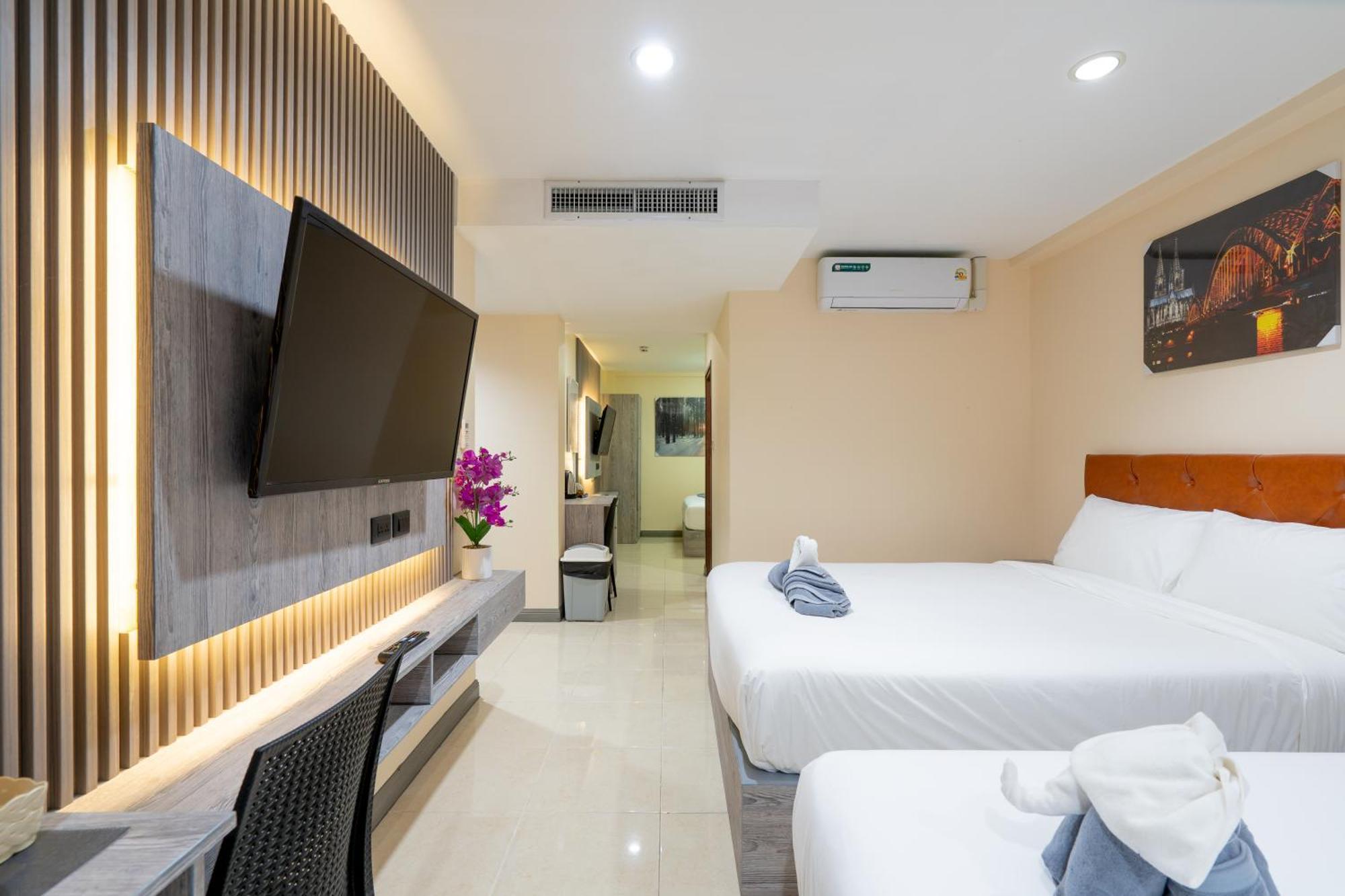 Hotel Squareone Patong Esterno foto