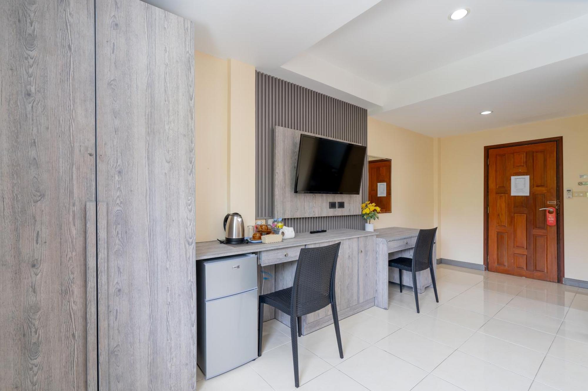 Hotel Squareone Patong Esterno foto