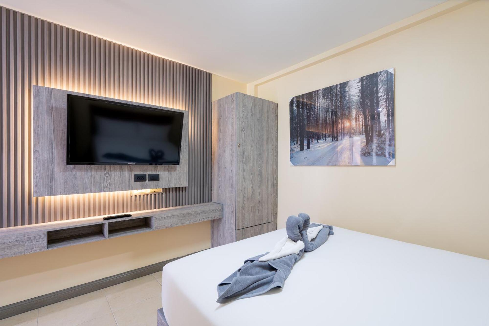 Hotel Squareone Patong Esterno foto
