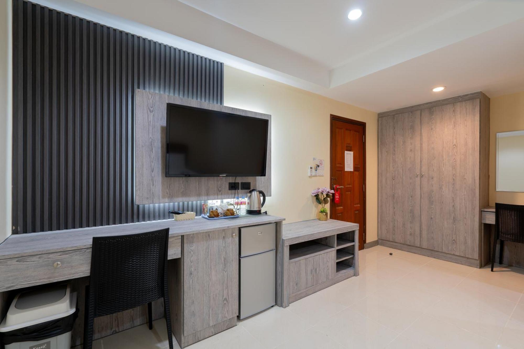 Hotel Squareone Patong Esterno foto