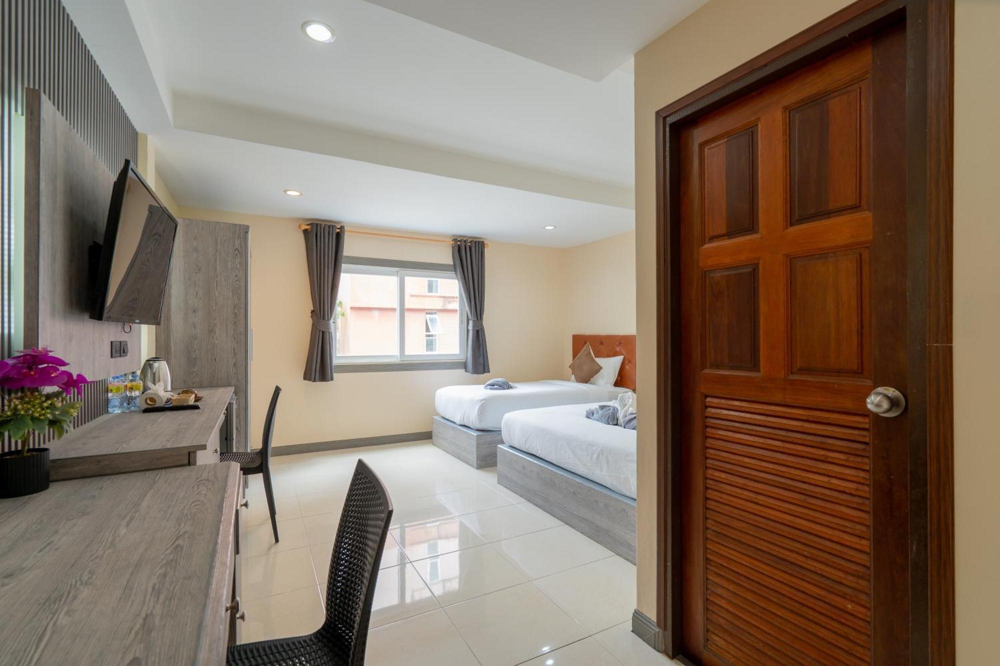 Hotel Squareone Patong Esterno foto