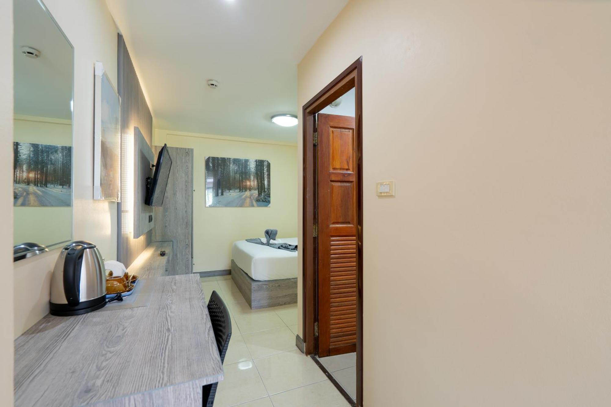 Hotel Squareone Patong Esterno foto