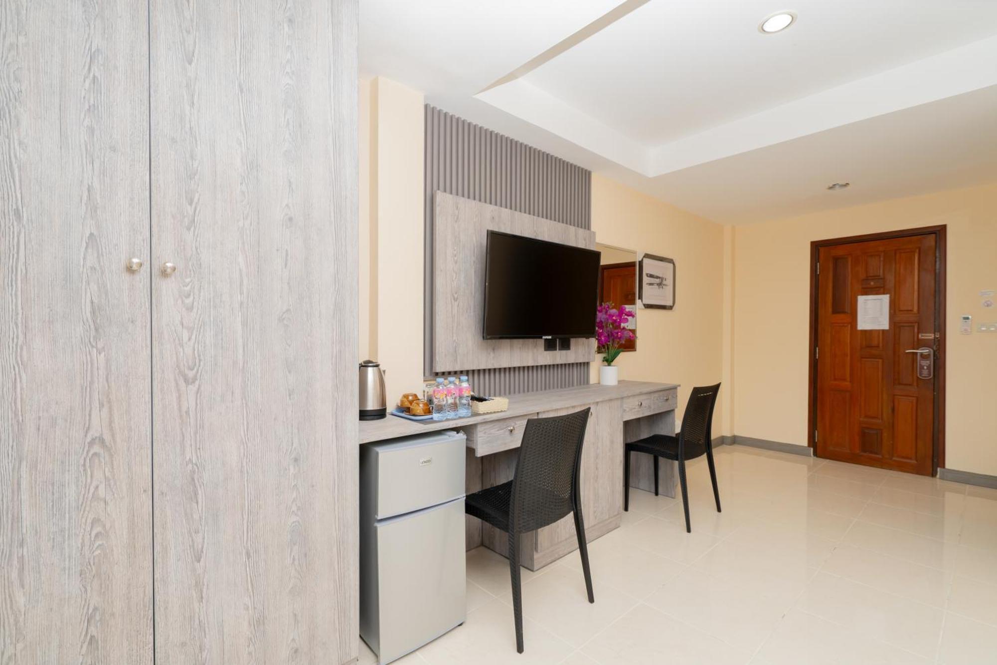 Hotel Squareone Patong Esterno foto