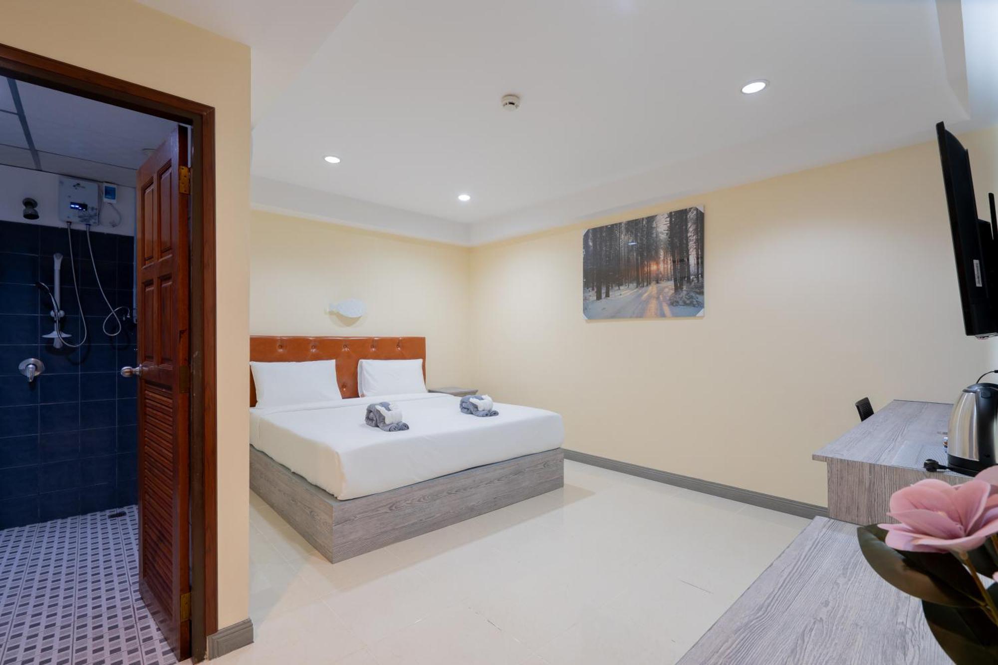 Hotel Squareone Patong Esterno foto