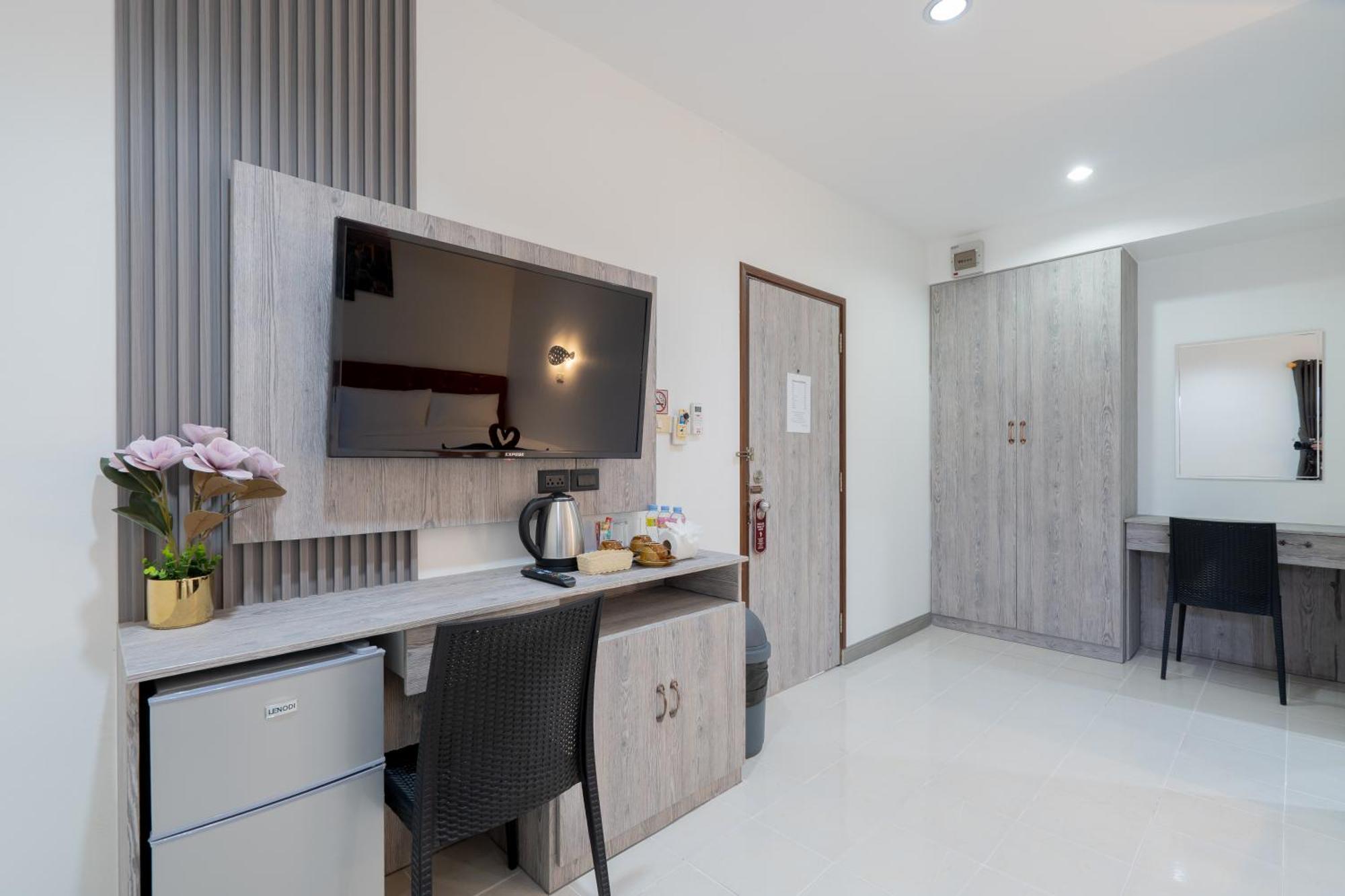 Hotel Squareone Patong Esterno foto