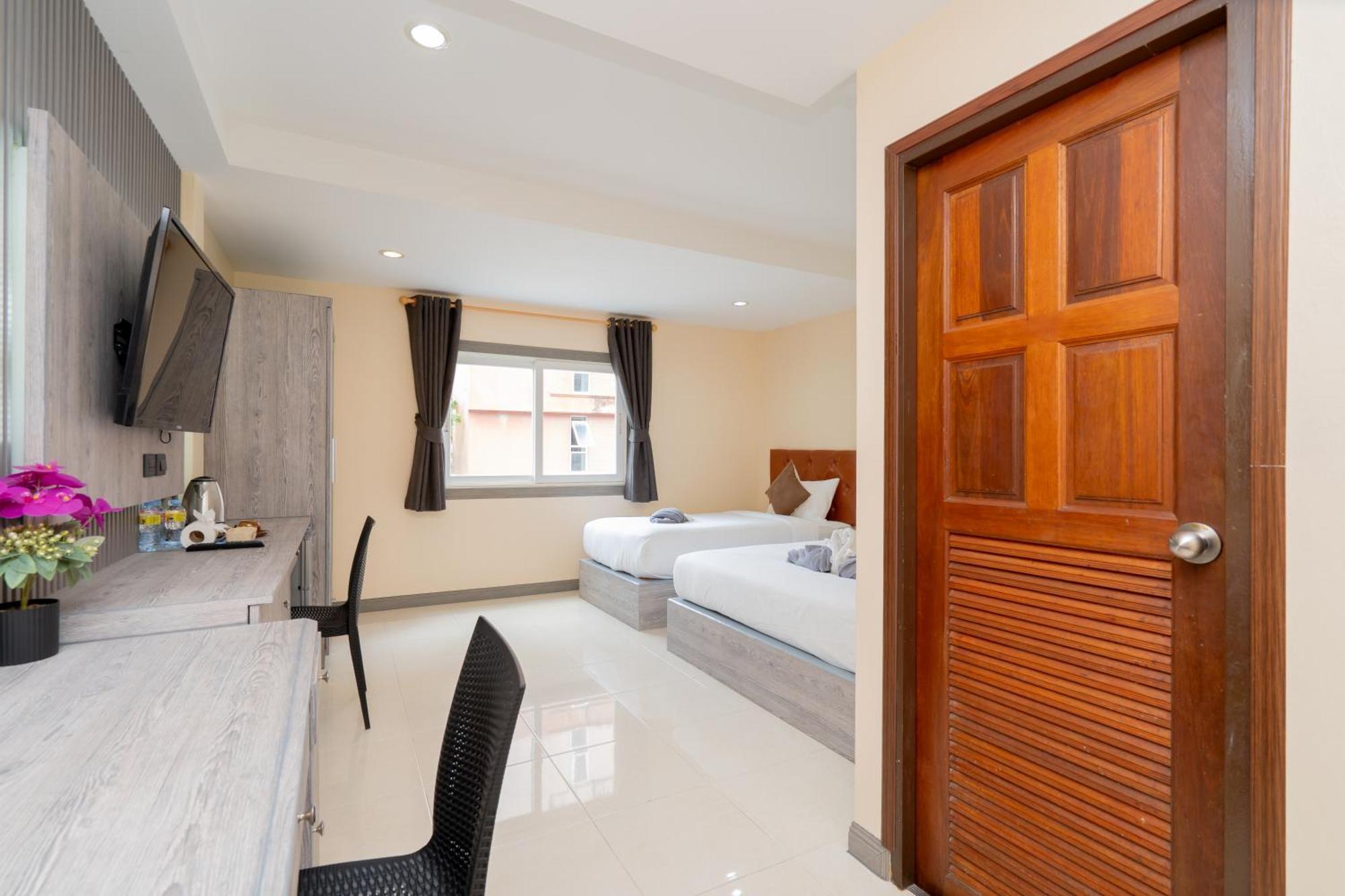 Hotel Squareone Patong Esterno foto