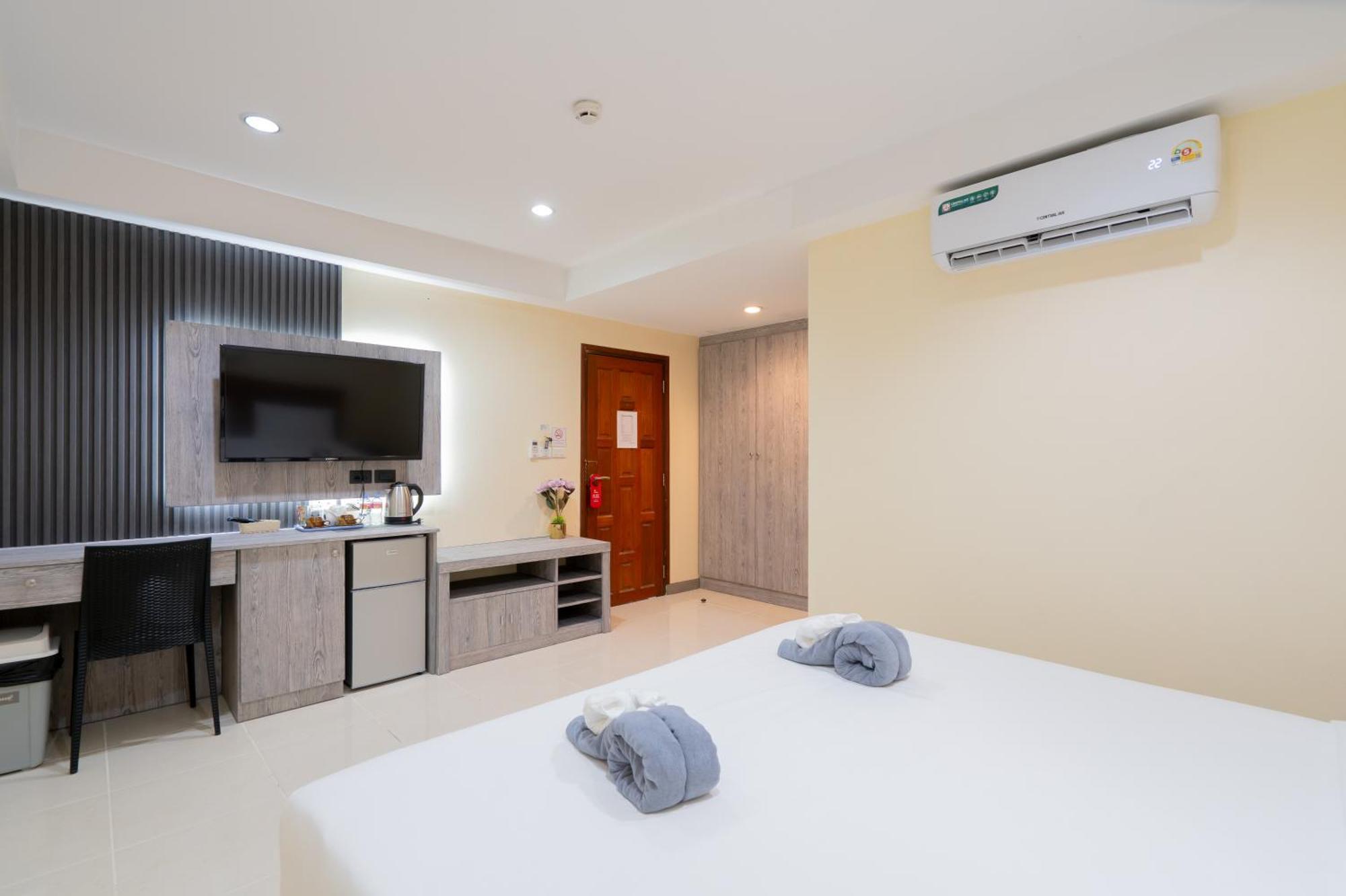 Hotel Squareone Patong Esterno foto