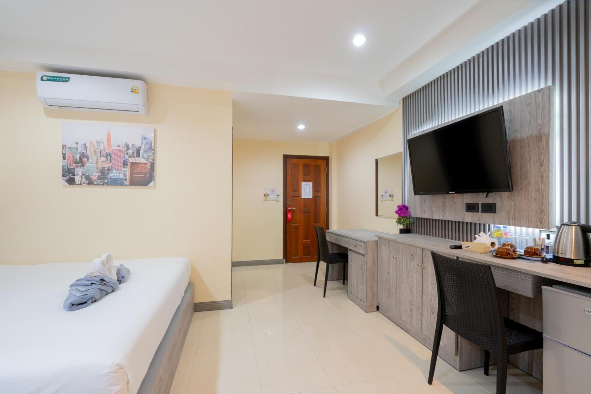 Hotel Squareone Patong Esterno foto