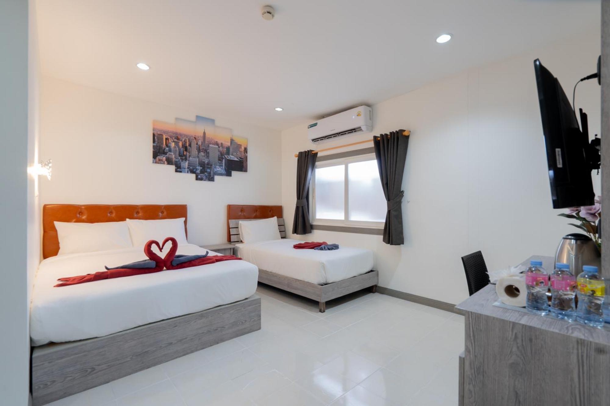 Hotel Squareone Patong Esterno foto