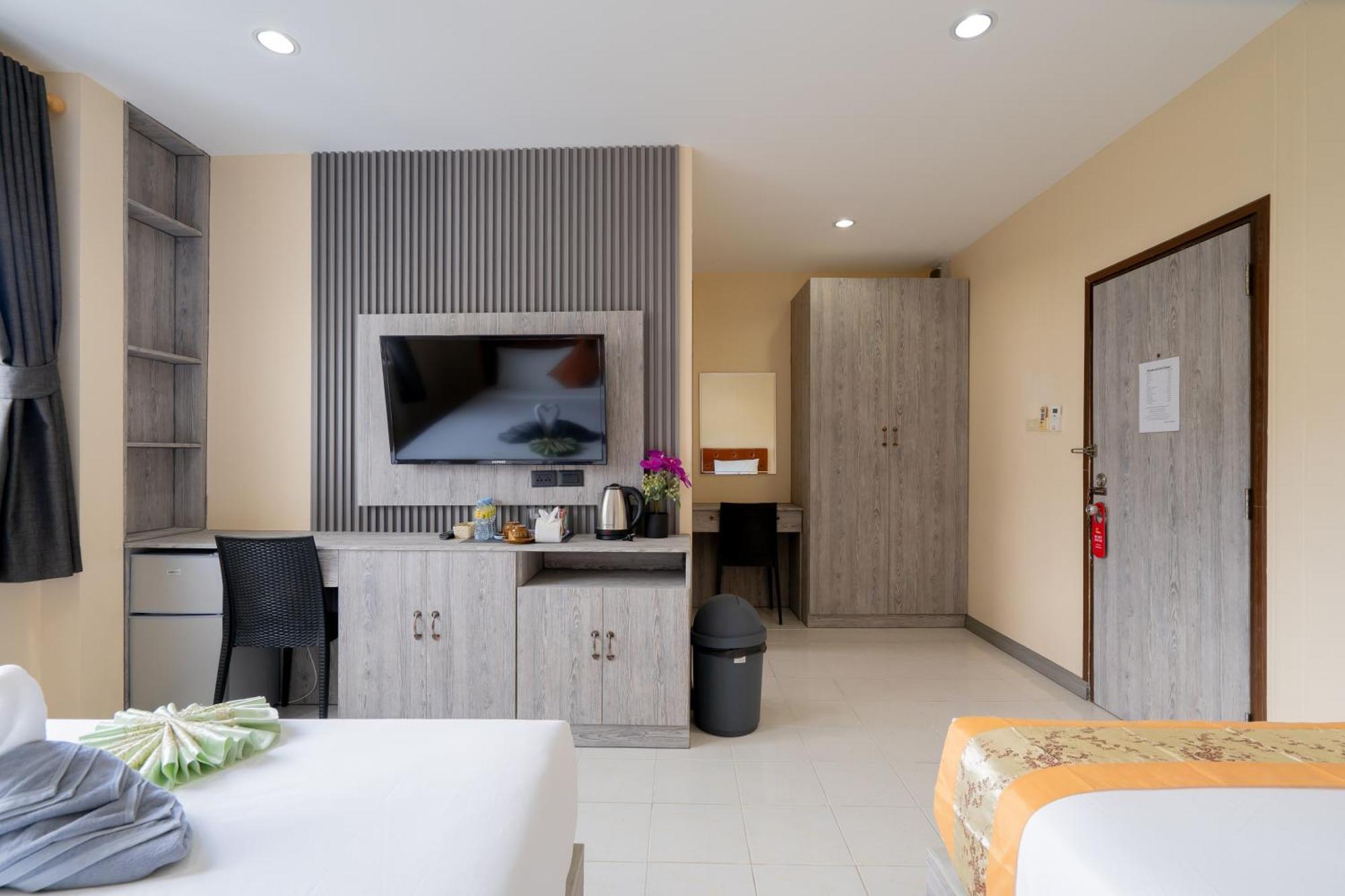 Hotel Squareone Patong Esterno foto