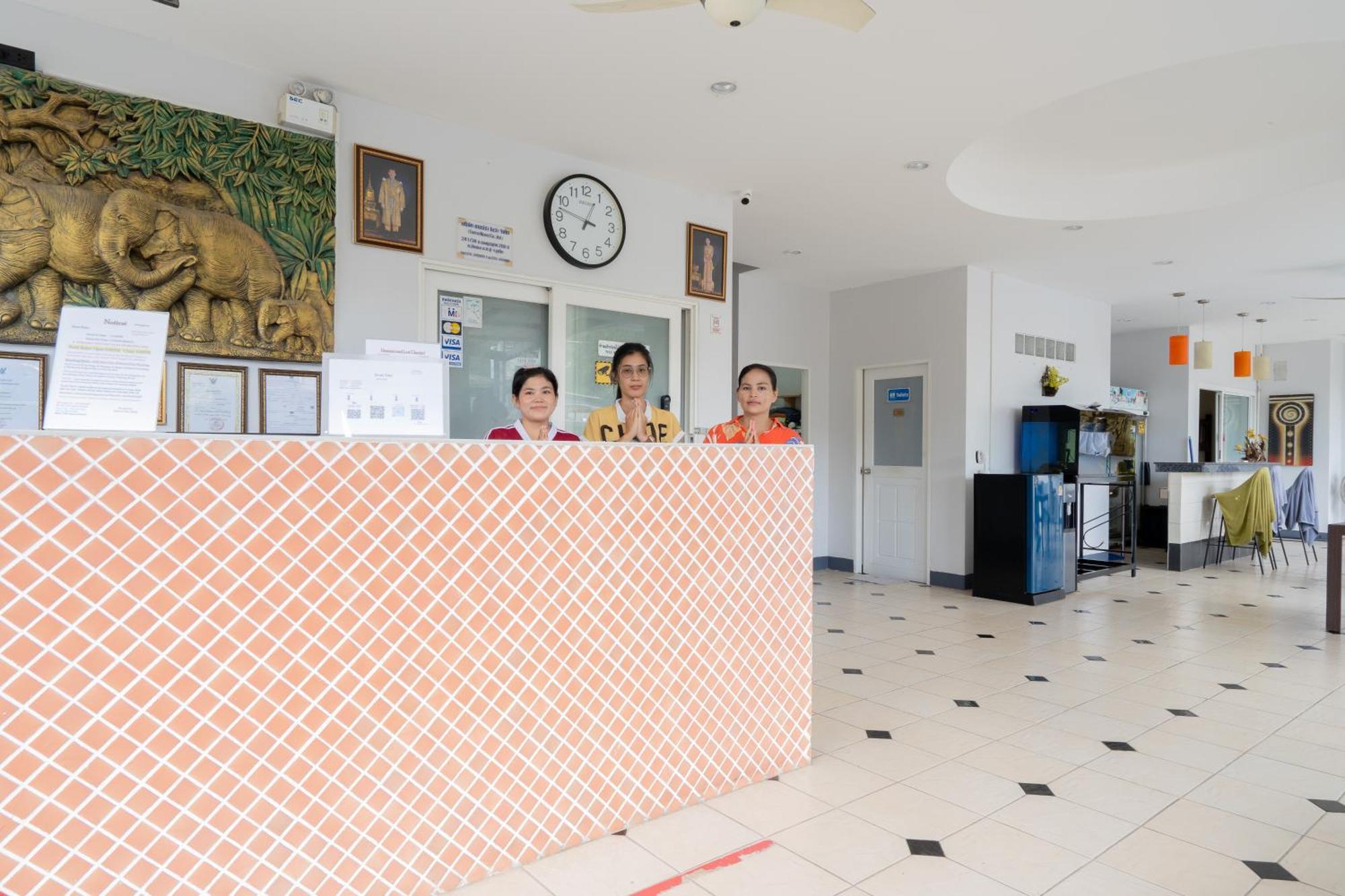 Hotel Squareone Patong Esterno foto